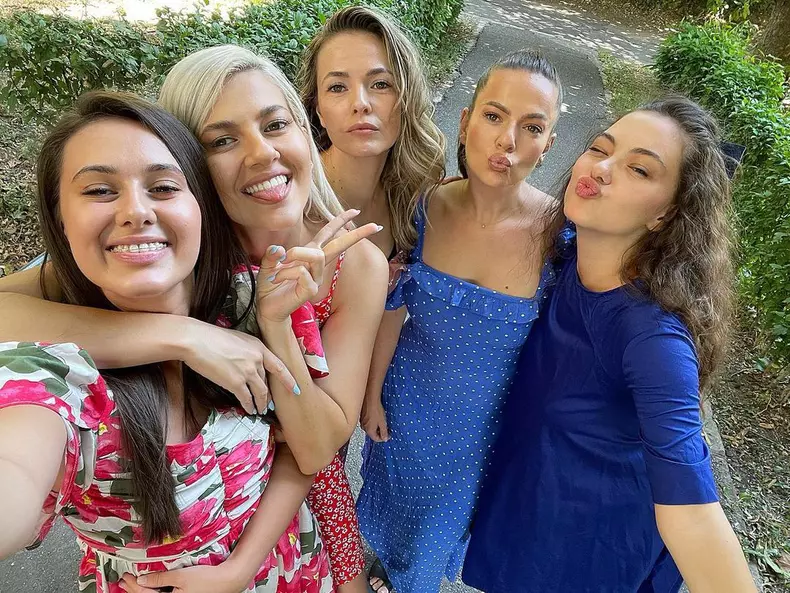 Cum-arata-surorile-Lidiei-Buble-22