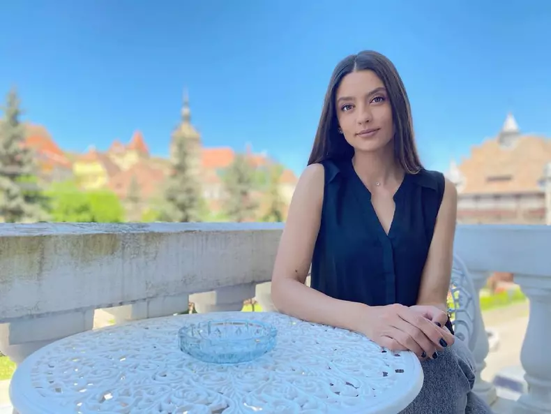 actori-serialul-adela-19