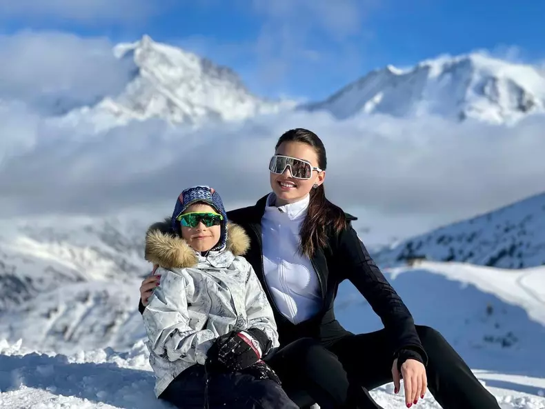 Fotomodelul ucrainean Veronika Didusenko a fugit din țară cu fiul ei. Prin ce a trecut fosta Miss Ucraina (4)