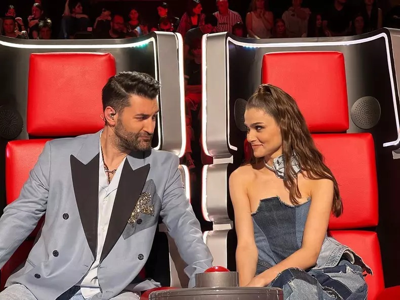 Cu-cine-se-cearta-Smiley-la-Vocea-Romaniei-1