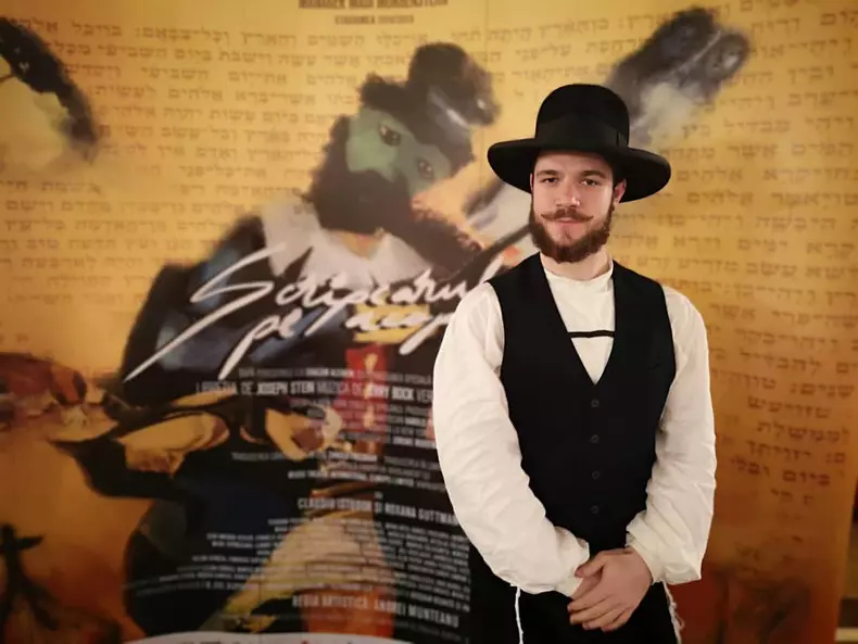 Vlad-fiul-Monei-Nicolici-pe-scena-de-la-„Vocea-Romaniei-2022-2