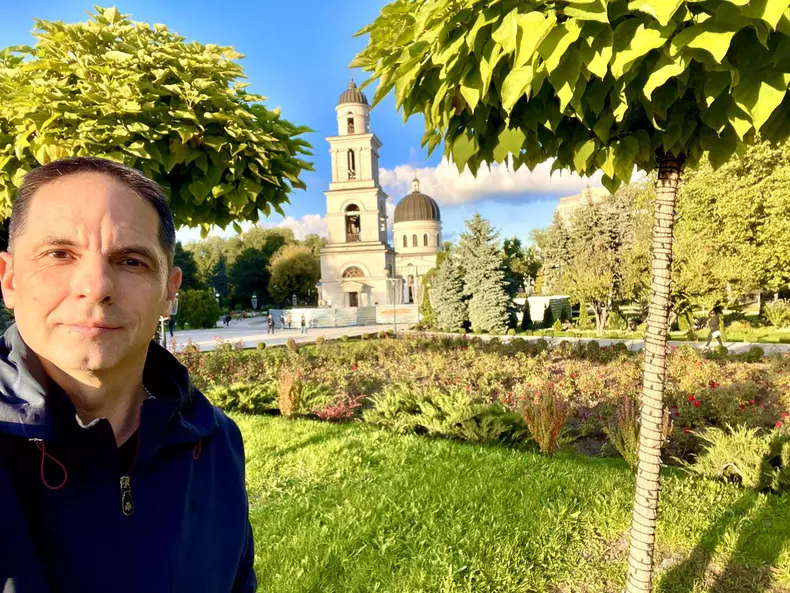 negru-308384579_673213631035002_7808338720318438281_n