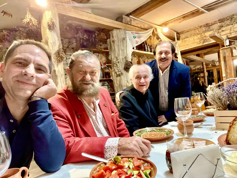 negru-308673536_674879150868450_2864640509191679132_n