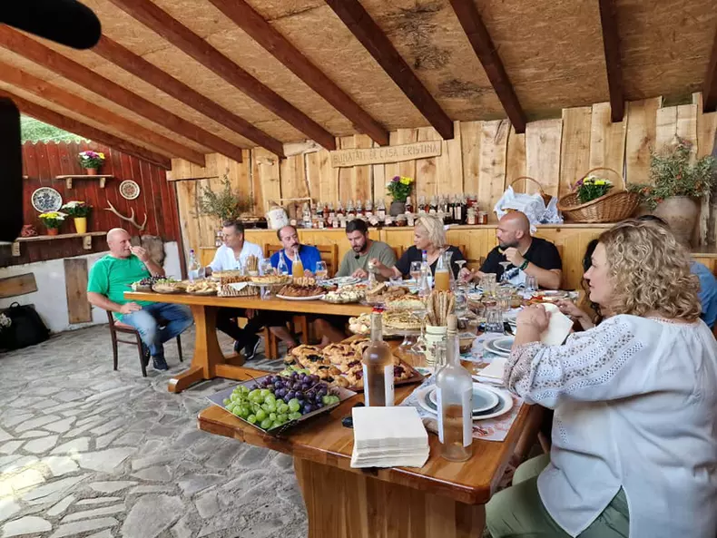 poftiti-pe-la-noi-poftiti-la-targ-primele-imagini-4