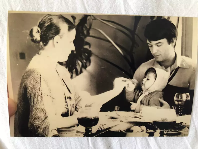 laura-cosoi-imagini-de-colectie-cu-mama-si-sora-ei-6