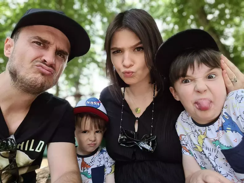 Șerban Copoț, soția lui Roxana și fiii lor
