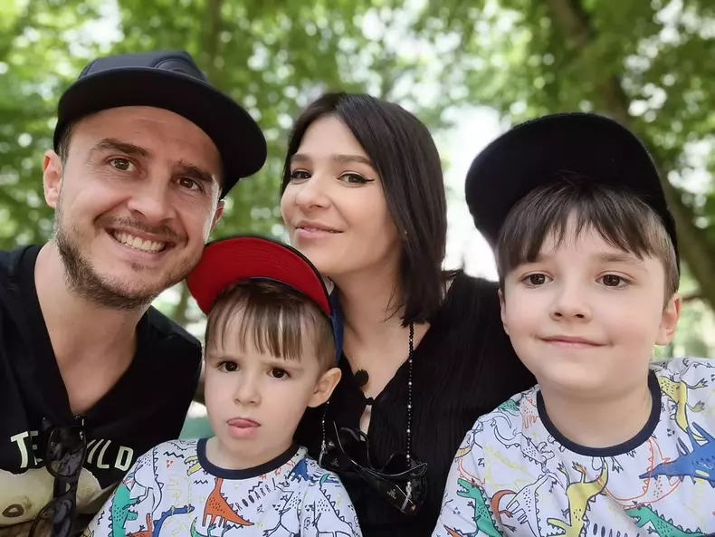 Șerban Copoț, soția lui Roxana și fiii lor