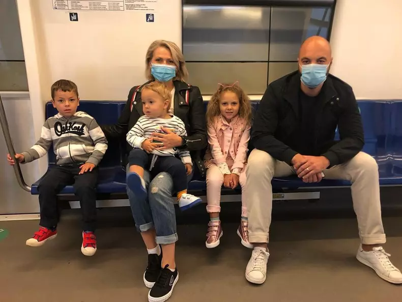 Mirela Vaida, soțul ei și copiii lor