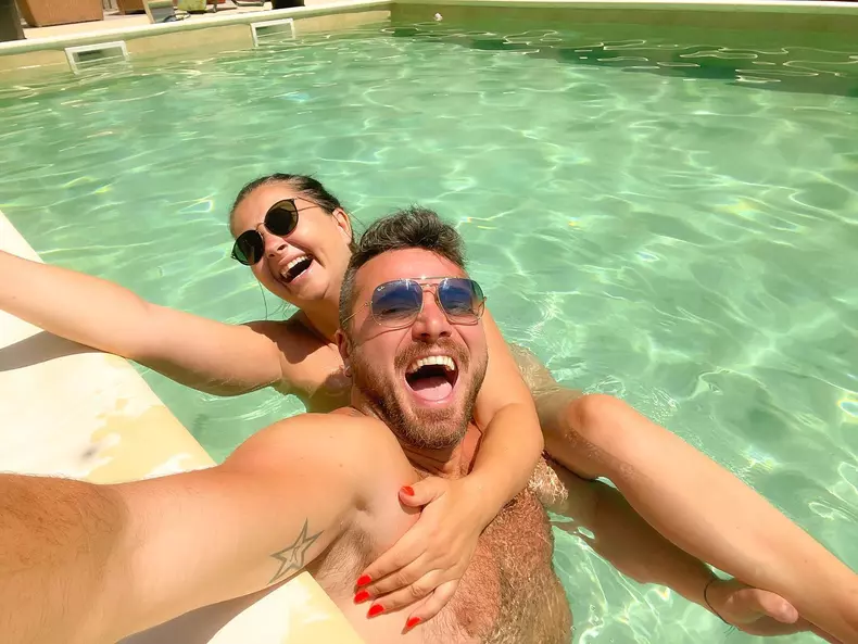 Gabriela Cristea Tavi Clonda piscină apă sărată