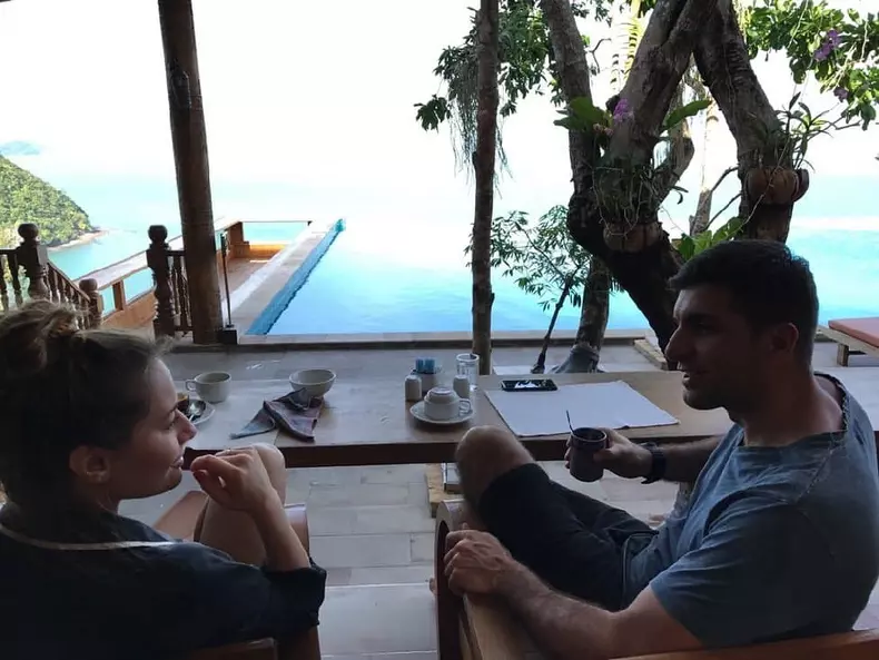 Laura Cosoi, apariție în costum de baie, la două luni după ce a născut. Cum arată actrița