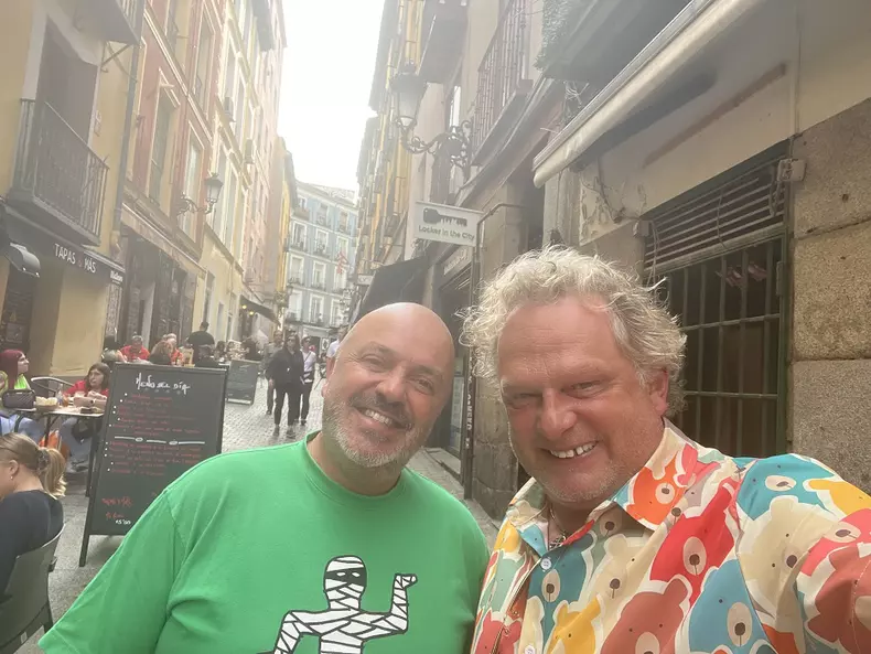 Anunțul lui Leonard Miron, după 22 de ani de relație cu iubitul lui. "Trebuie până la sfârșitul anului!"