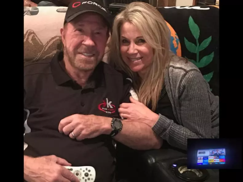 Chuck Norris are o fiică dintr-o relație extraconjugală despre care nu a știut timp de 26 de ani