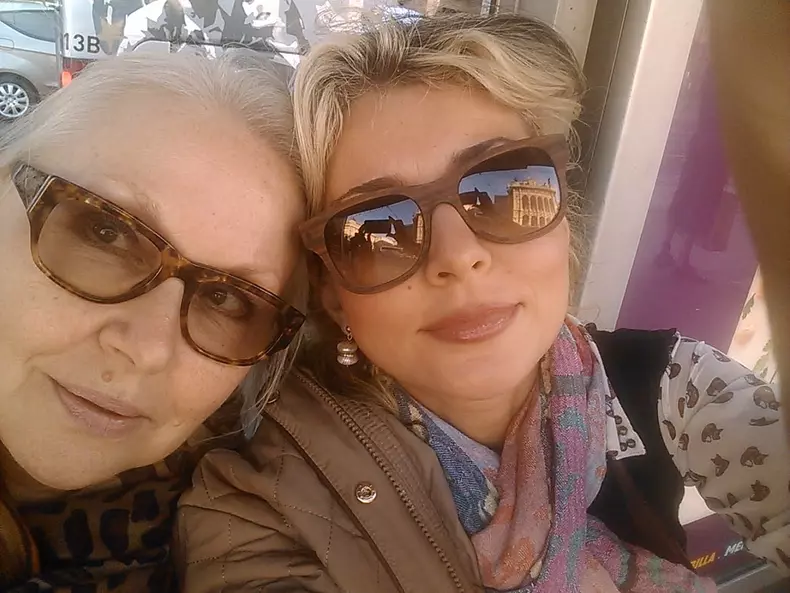 alexandra-velniciuc-impreuna-cu-mama-ei