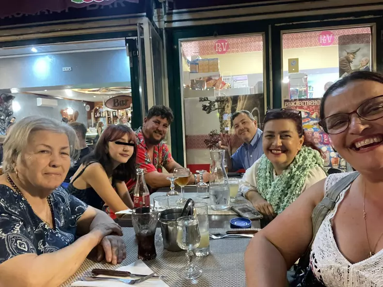 Rona Hartner si familia ei