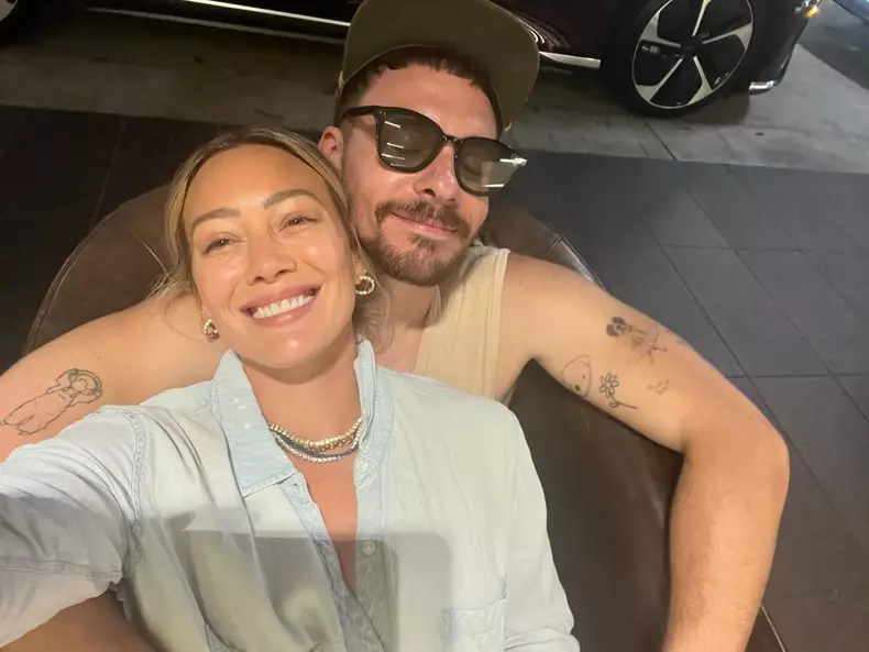 hilary-duff-cu-sotul-ei