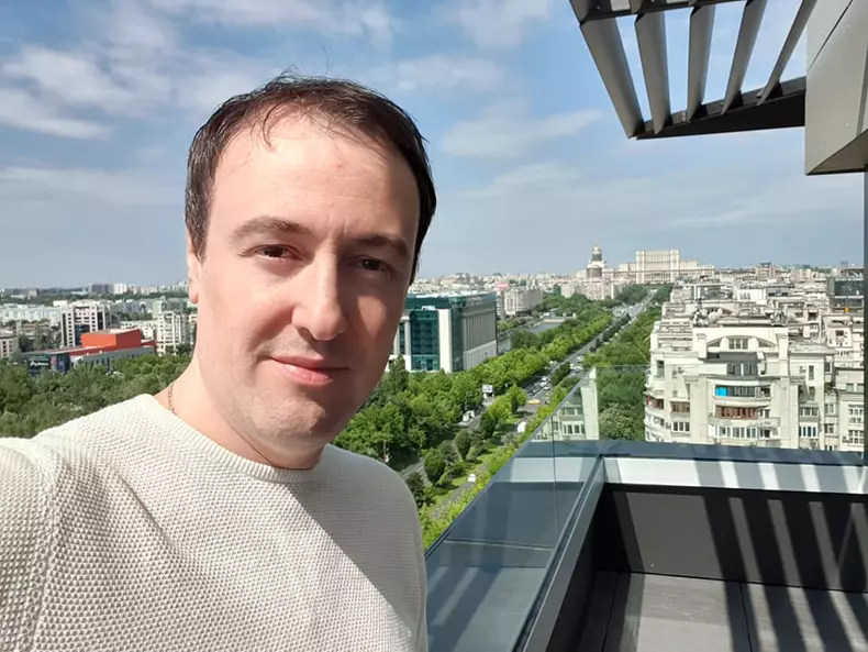 calin-geambasu-selfie