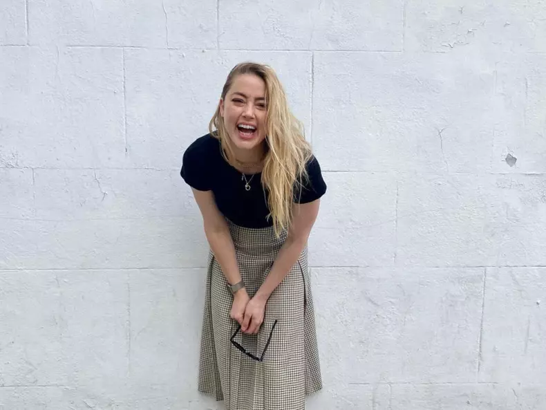 amber heard la perete