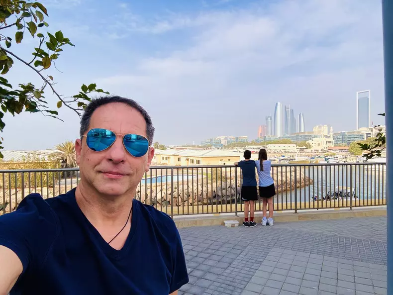 Dan Negru și copiii lui în Dubai