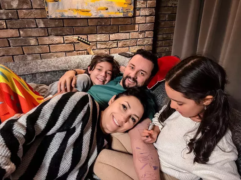 Andra, Cătălin Măruță și copiii lor, David și Eva