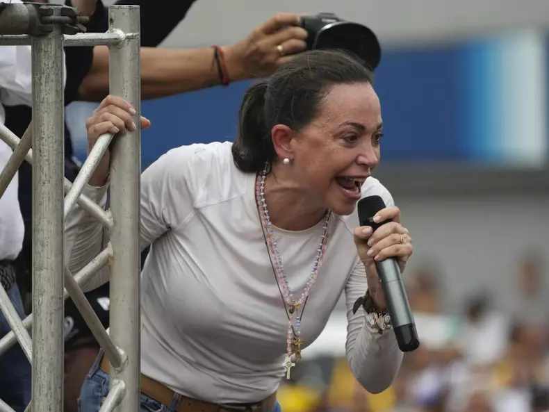 corina machado 7