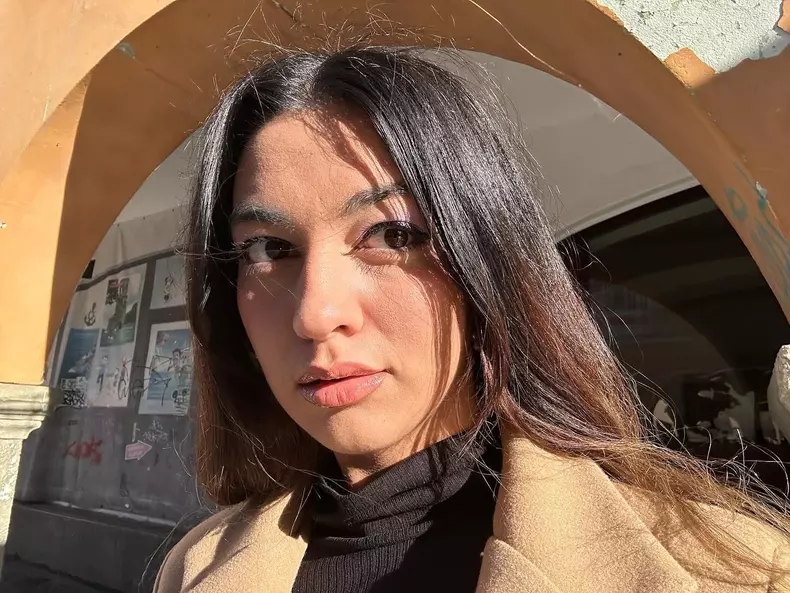 andreea boldeanu selfie