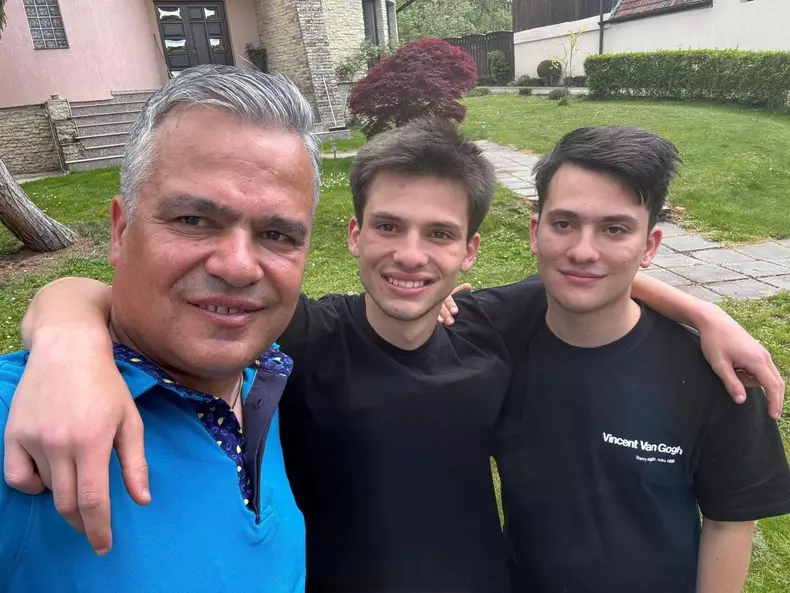 Adrian Veștea și băieții lui (1)