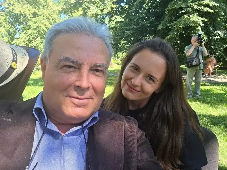 adrian cioroianu si partenera