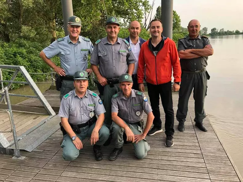 Braconieri fara frontiere - Romania, te iubesc (1)