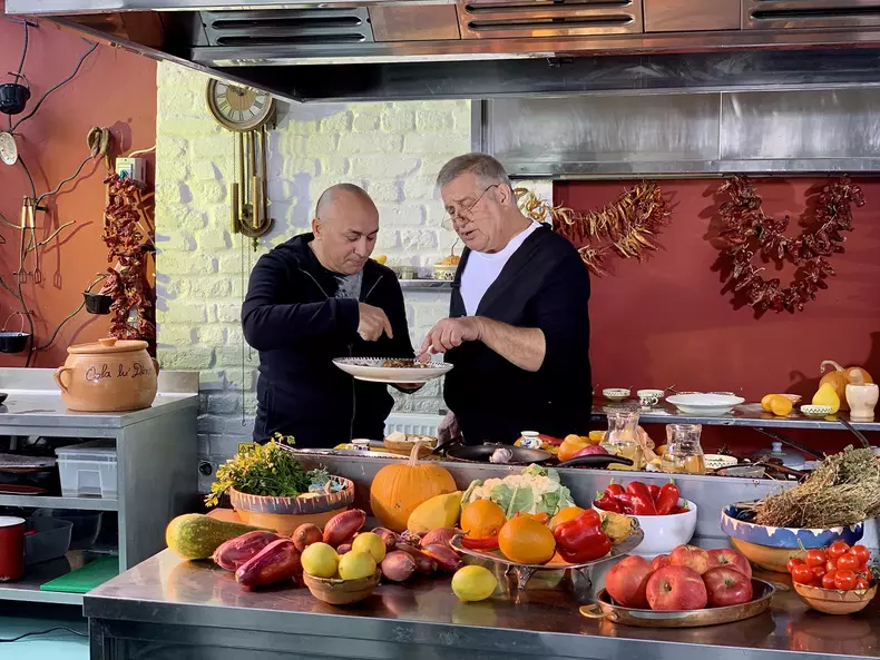 Politca si delicateturi cu Marcel Pavel (3)