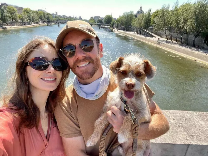 Lily Collins - Emily in Paris si sotul ei, Charlie McDowell