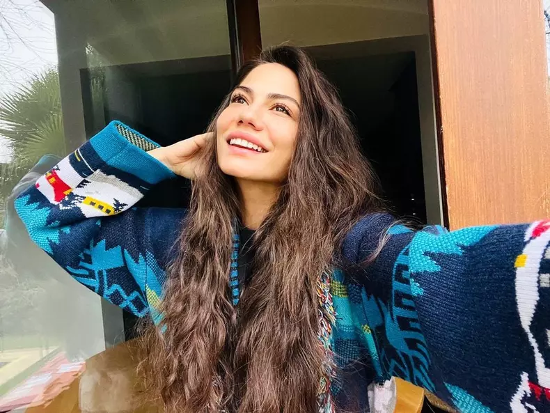 Demet Özdemir, imagini incendiare din cel mai nou serial al actriței