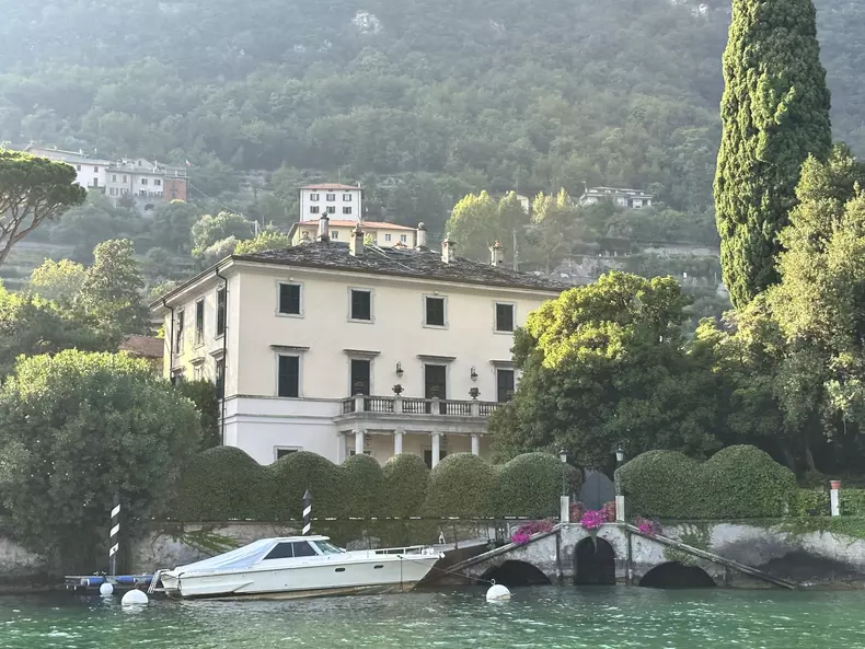 George Clooney își vinde vila de pe Lacul Como după 20 de ani