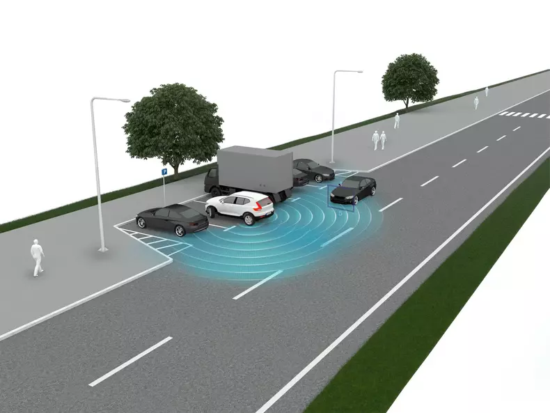 New Volvo XC40 – Cross Traffic Alert with brake support