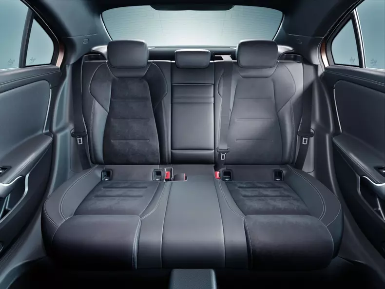 Neues Mitglied der Kompaktklasse-Familie: Weltpremiere der A-Klasse L Limousine