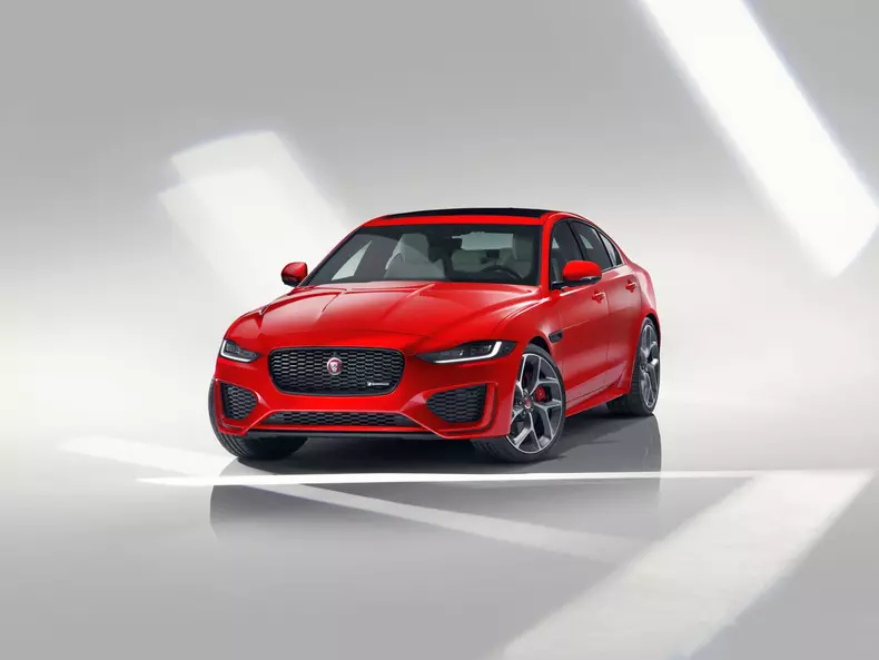 Jaguar XE facelift 001