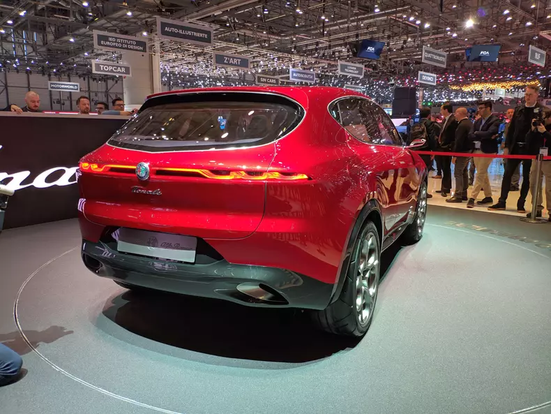 Alfa Romeo Tonale SUV compact Geneva 2019 16