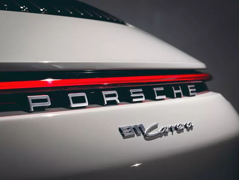 Porsche 911 Carrera 8