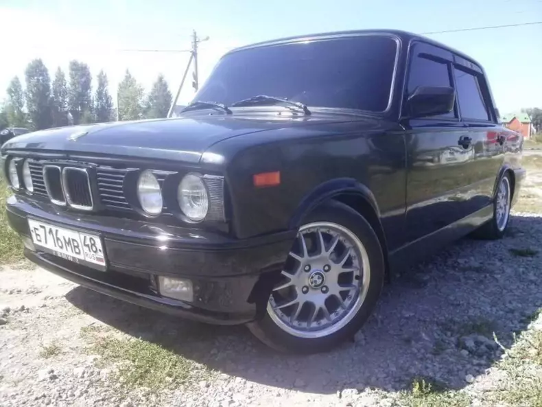 fake-bmw-e30-is-actually-a-lada-has-bmw-steering-wheel_1