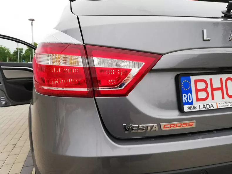 LadaVestaCross28