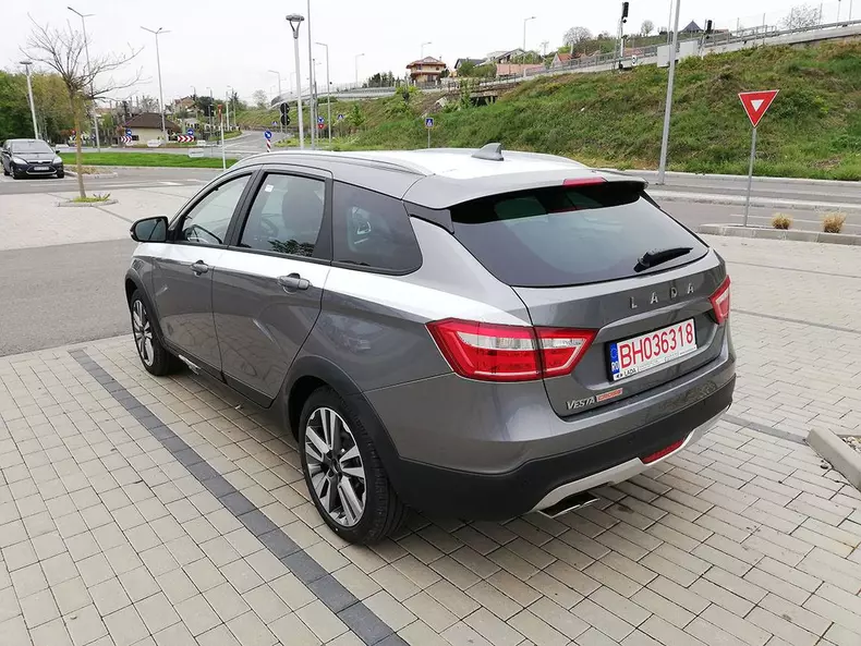 LadaVestaCross35