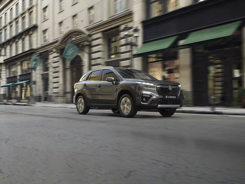 06_S-CROSS_exterior_low