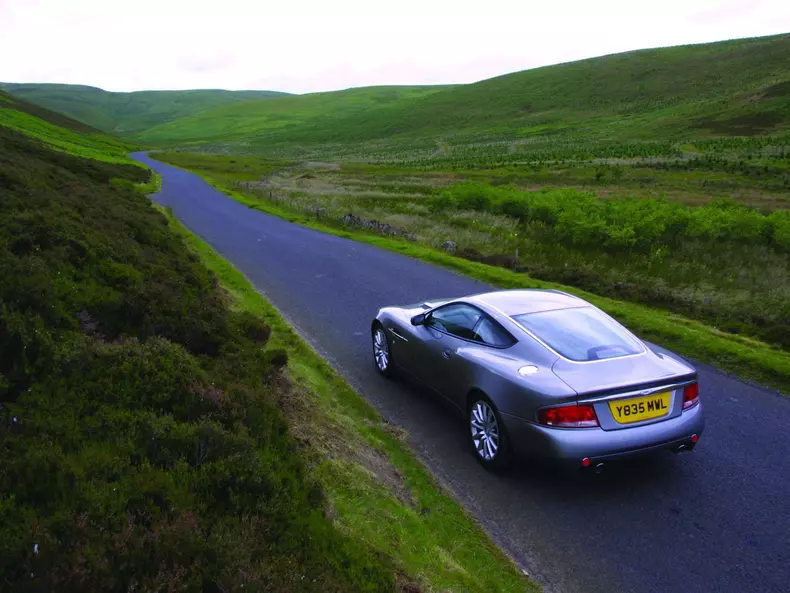 Aston Martin Vanquish 4