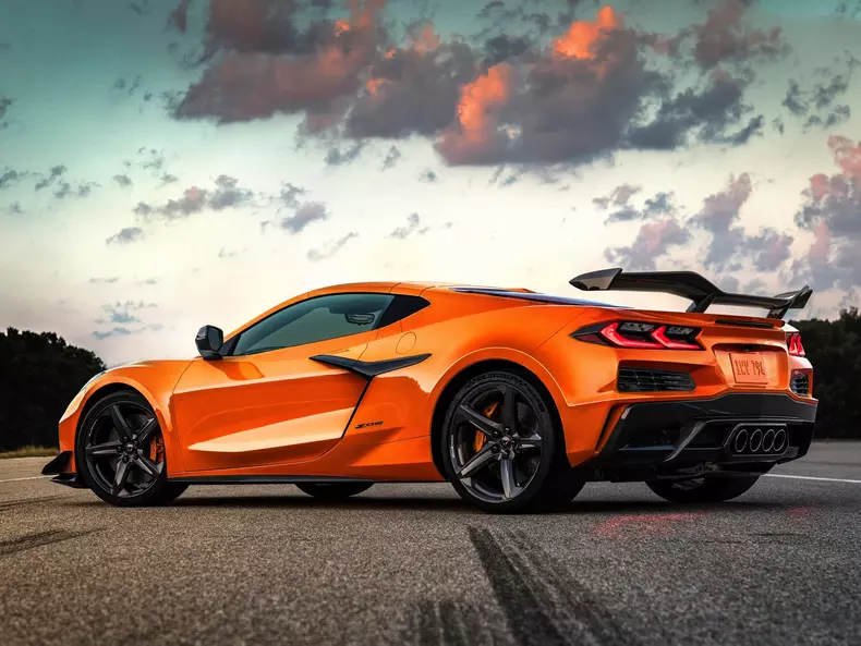 Chevrolet-Corvette_Z06-2023-01