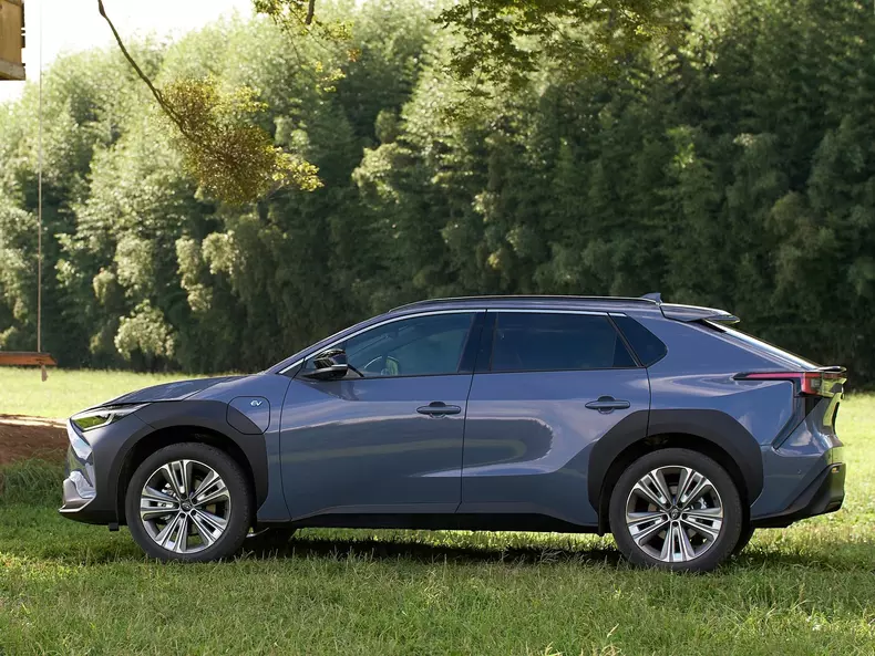 Subaru-Solterra-2023_02