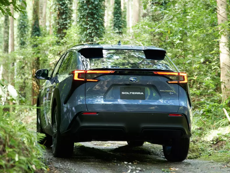 Subaru-Solterra-2023_03