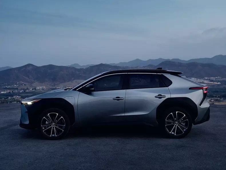 Toyota-bZ4X_14