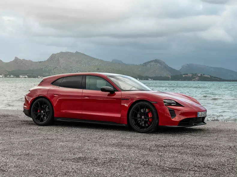 Porsche-Taycan_GTS_Sport_Turismo-2022-1600-06