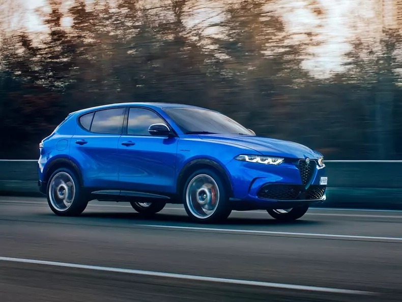 Alfa_Romeo-Tonale-2023-1600-06