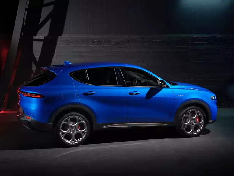 Alfa_Romeo-Tonale-2023-1600-09