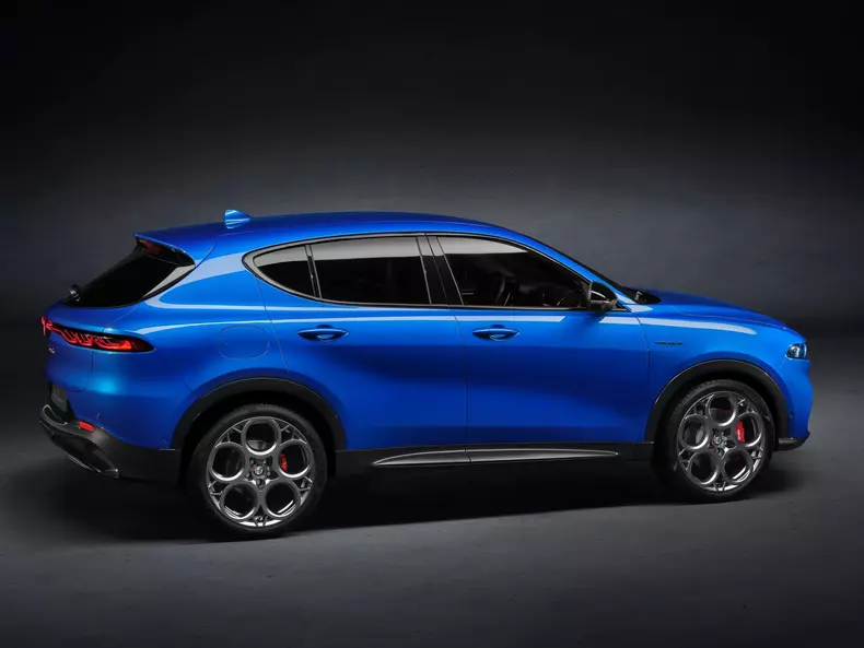 Alfa_Romeo-Tonale-2023-1600-0a